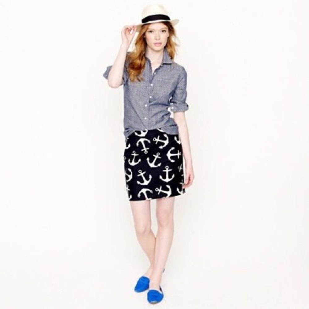 J Crew Postage stamp mini in dizzy anchors. Size 0